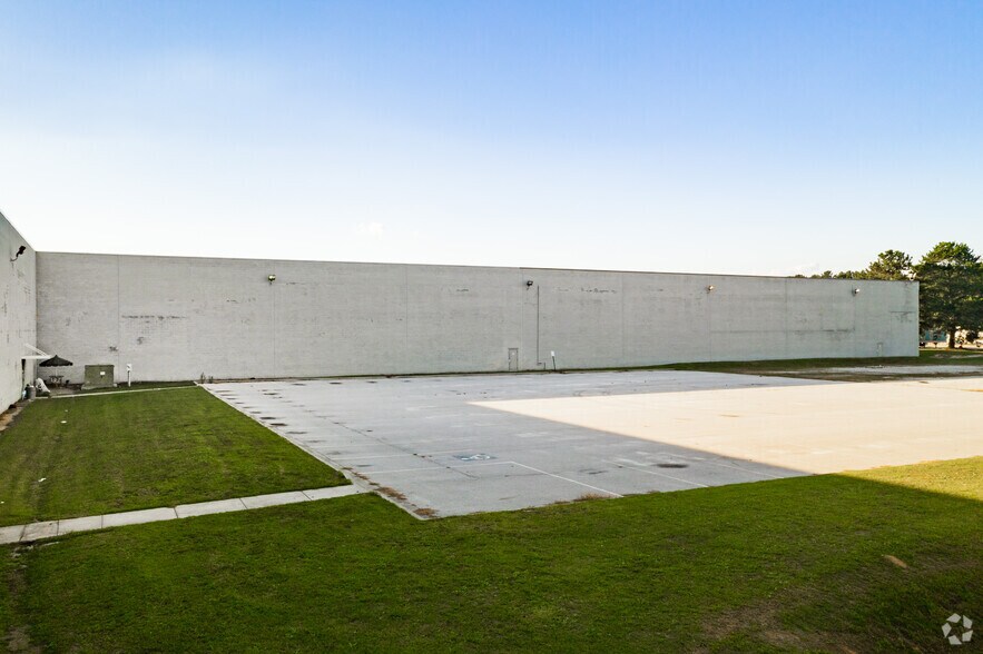 More Photos Of 605 Selig Dr SW, Atlanta Warehouse For Lease