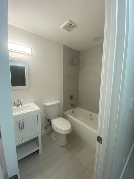 More Photos Of 401 SW 7th Ave, Fort Lauderdale Apartments For Sale