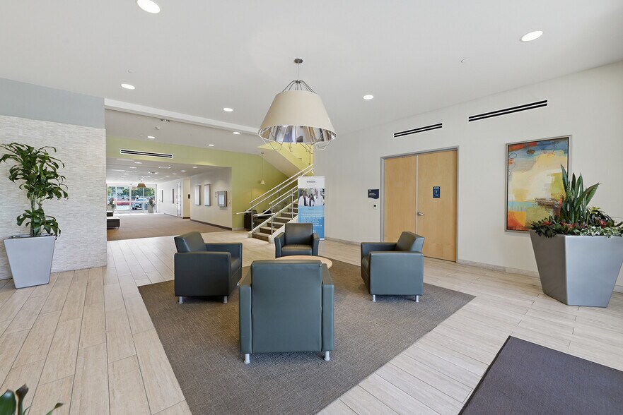 More Photos Of 6010 Hidden Valley Rd, Carlsbad Medical For Lease