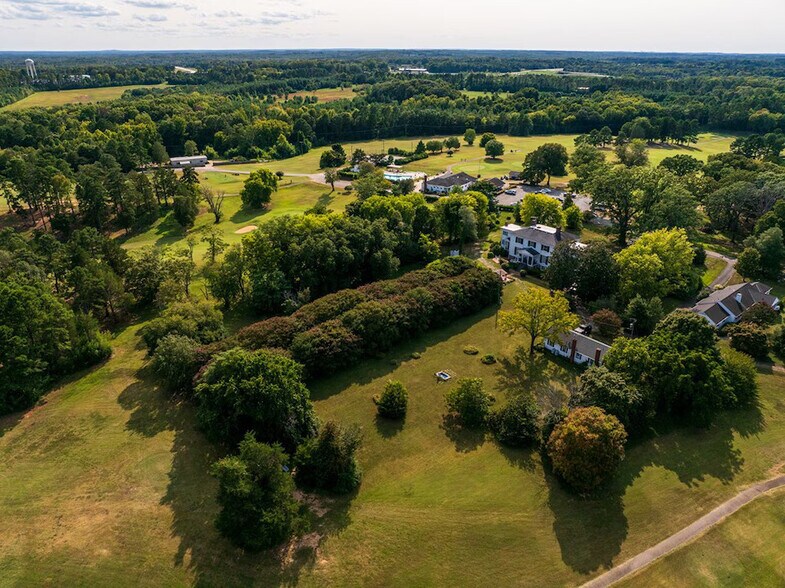 More Photos Of 850 Kinderton Rd, Clarksville Hospitality For Sale
