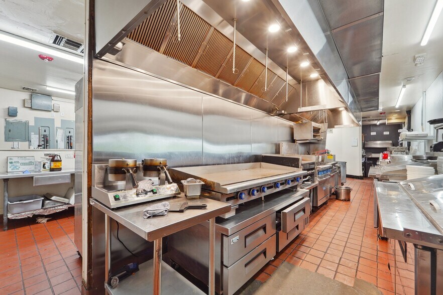 More Photos Of 2133 S Sheridan Blvd, Denver Restaurant For Lease
