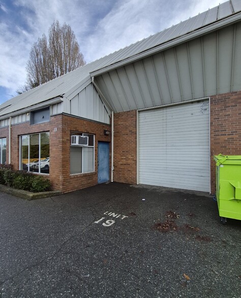 More Photos Of 755 Vanalman Av, Victoria Distribution For Lease