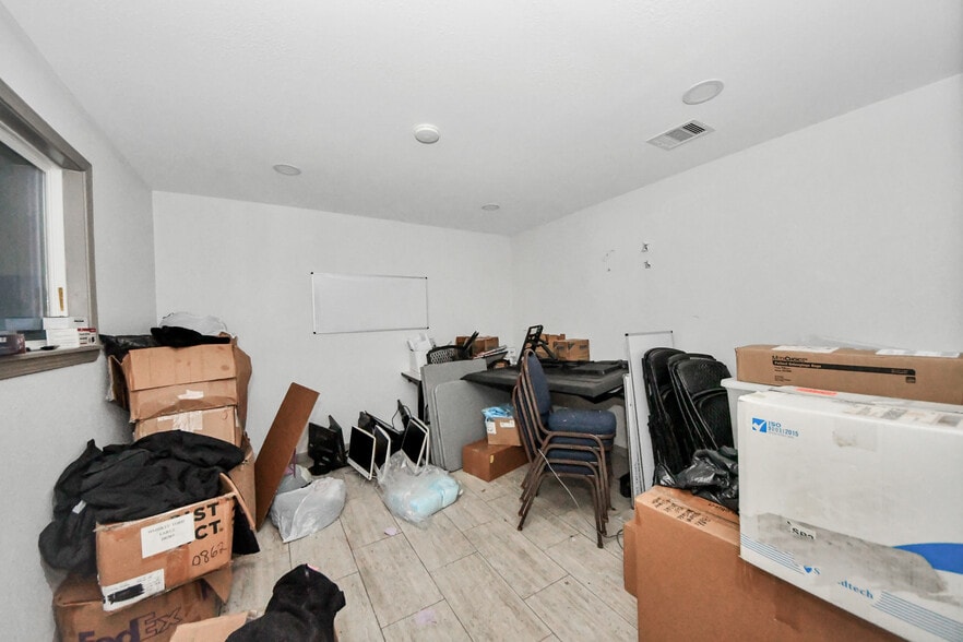 More Photos Of 8603 Shoal Creek Dr, Houston Warehouse For Sale