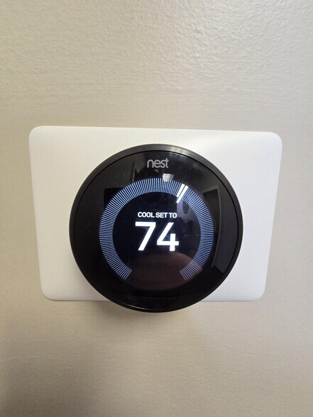 More Photos Of 2755 10th Ave N, Grand Forks Office For Sale