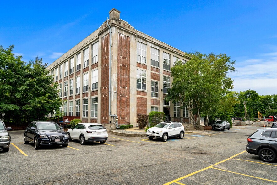 More Photos Of 16 Haverhill St, Andover Loft Creative Space For Lease