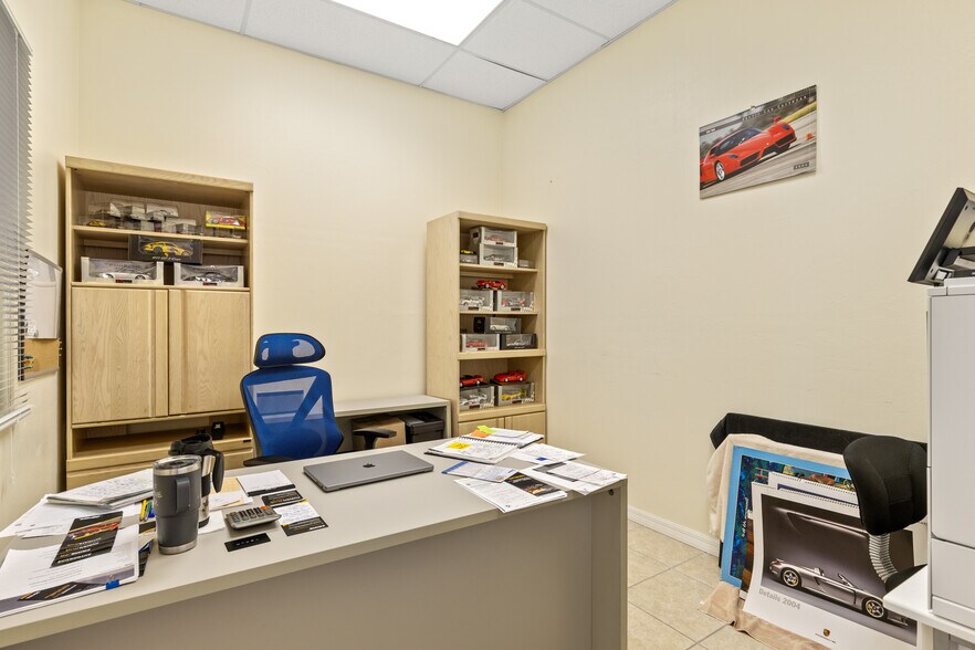 More Photos Of 17000 Alico Commerce Ct, Fort Myers Flex For Sale