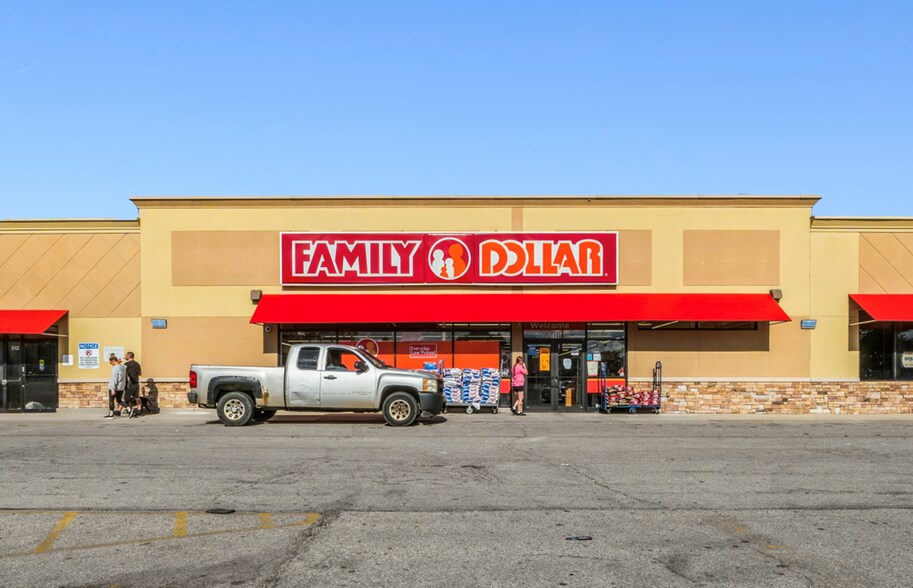More Photos Of 432-634 S Burnett Rd, Springfield General Retail For Sale