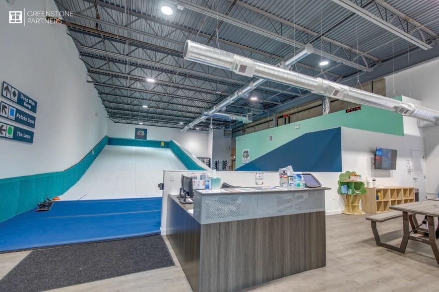 More Photos Of 3800 N Milwaukee Ave, Chicago Warehouse For Lease