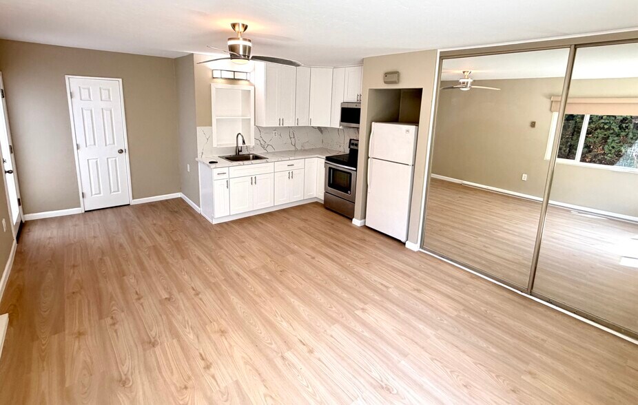 More Photos Of 3560 Front St, San Diego Multifamily For Sale