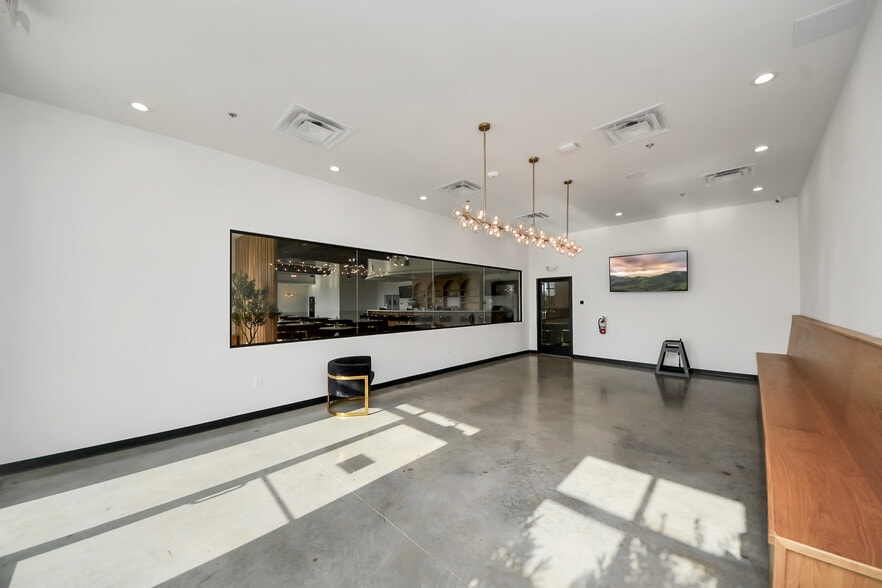 More Photos Of 30625 Kingsland Blvd, Brookshire Storefront For Sale