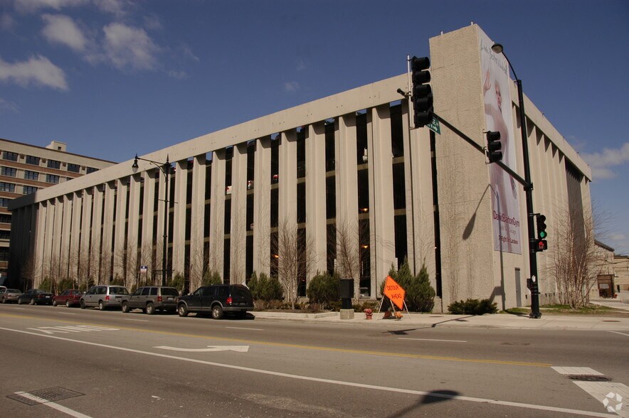 More Photos Of 530 W Chicago Ave, Chicago Parking Garage For Sale