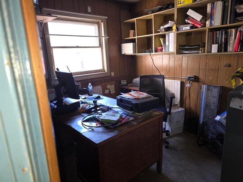 More Photos Of 37 Chester Rd, Springfield Auto Repair For Sale
