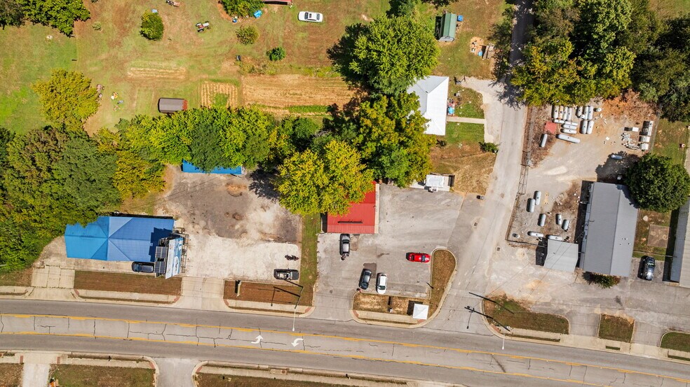 More Photos Of 1108 Main St, Munfordville General Retail For Sale