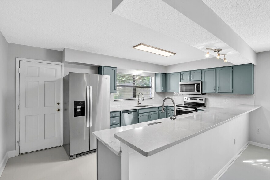 More Photos Of 208 Hopkins St, Neptune Beach Multifamily For Sale