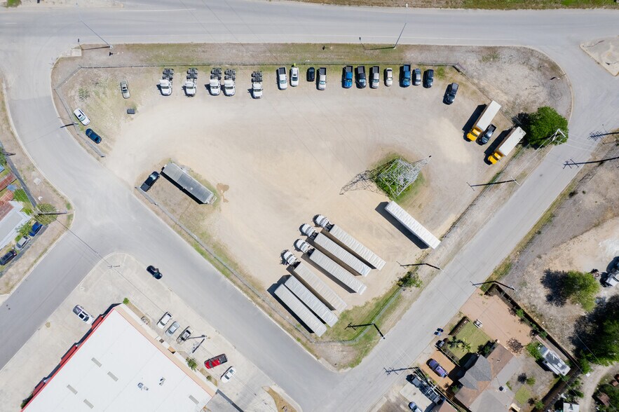 More Photos Of 1330 Seaboard Dr, San Antonio Land For Lease