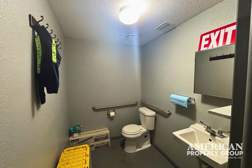 More Photos Of 19800 Veterans Blvd, Port Charlotte Warehouse For Sale