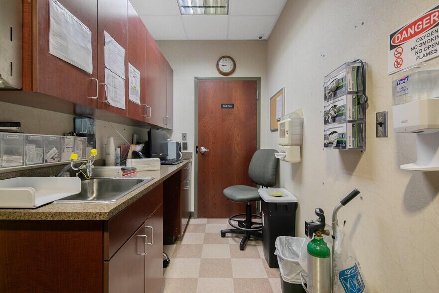 More Photos Of 6000 Ramsey St, Fayetteville Office For Sale