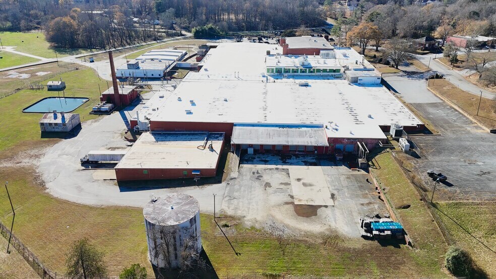 More Photos Of 101 Slater Rd, Marietta Manufacturing For Lease