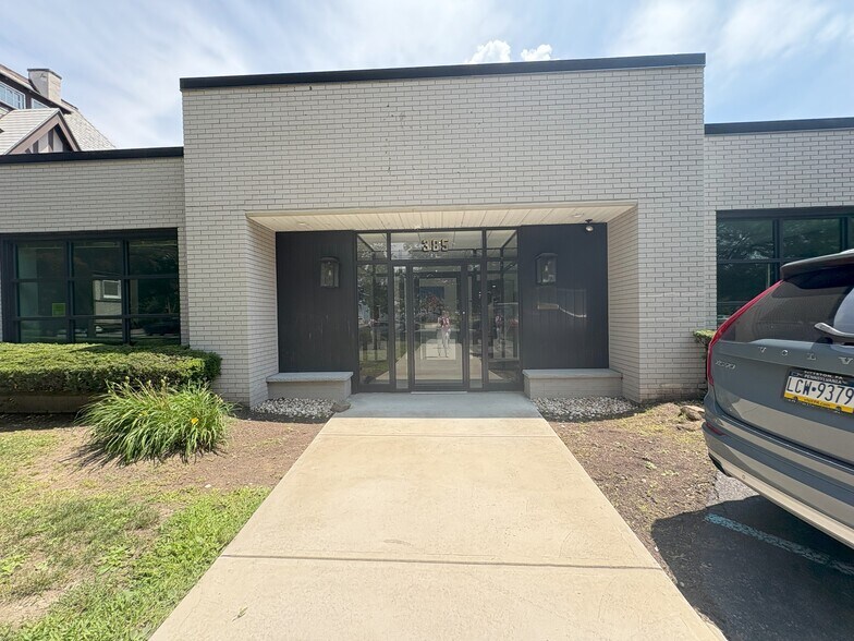 Primary Photo Of 385 Wyoming Ave, Kingston Office For Lease
