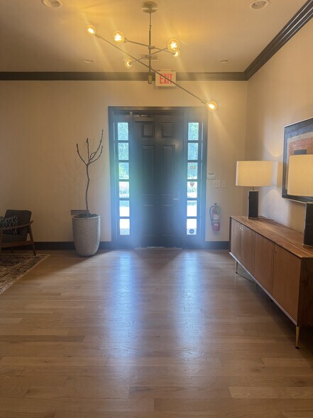 More Photos Of 7005 N Robinson Ave, Oklahoma City Office For Sale