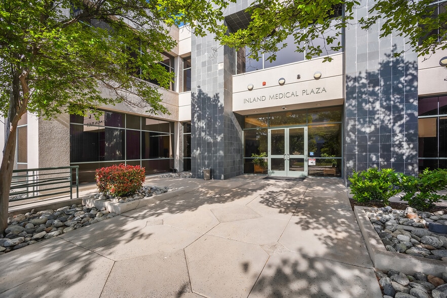 More Photos Of 36450 Inland Valley Dr, Wildomar Medical For Sale