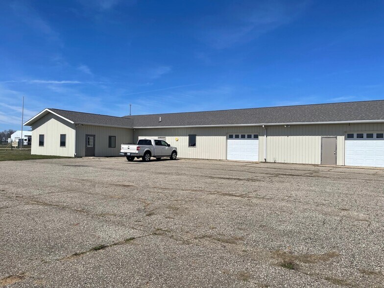 More Photos Of 15675 Morris Industrial Dr, Schoolcraft Industrial For Sale