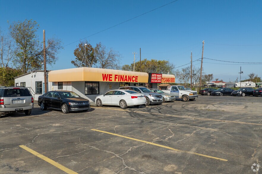 More Photos Of 2606 Shaver St, Pasadena Auto Dealership For Lease