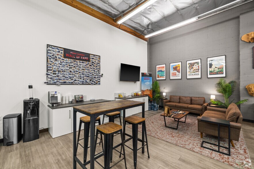 More Photos Of 29360-29370 Roadside Dr, Agoura Hills Flex For Sale