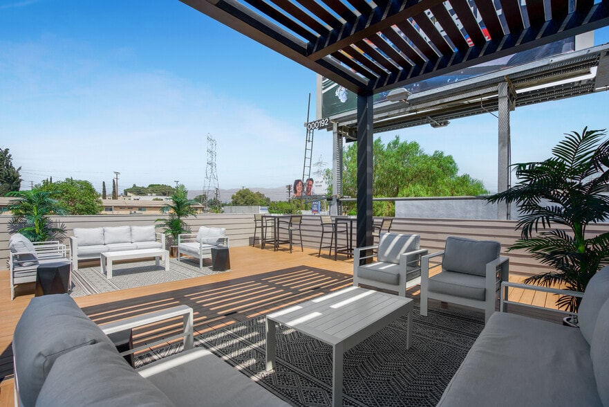 More Photos Of 10440 Burbank Blvd, North Hollywood Office For Sale