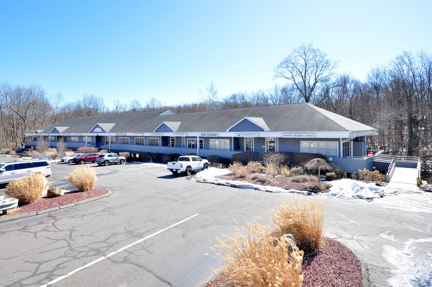 More Photos Of 75 Berlin Rd, Cromwell Medical For Lease
