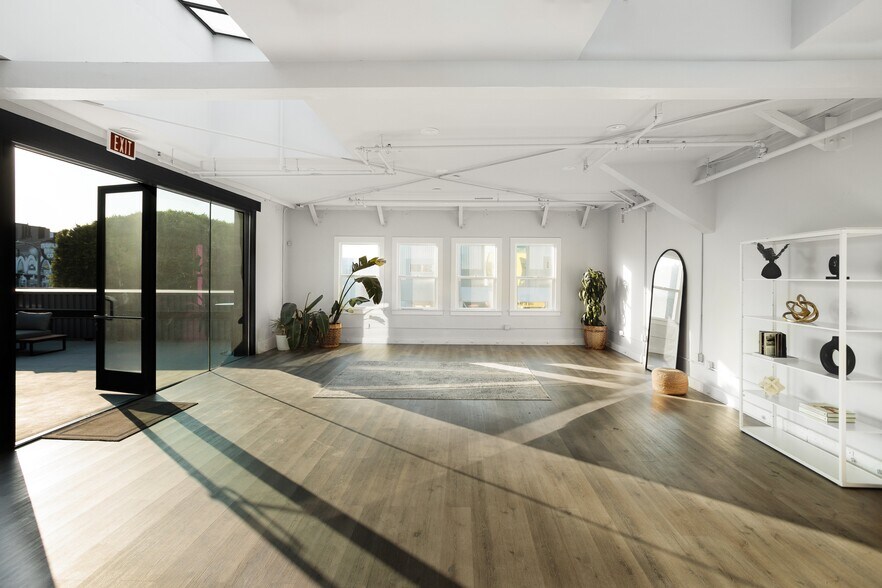 More Photos Of 62-66 Windward Ave, Venice Storefront Retail Office For Lease