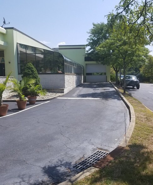 More Photos Of 3974 Us Highway 1, Monmouth Junction Auto Repair For Lease