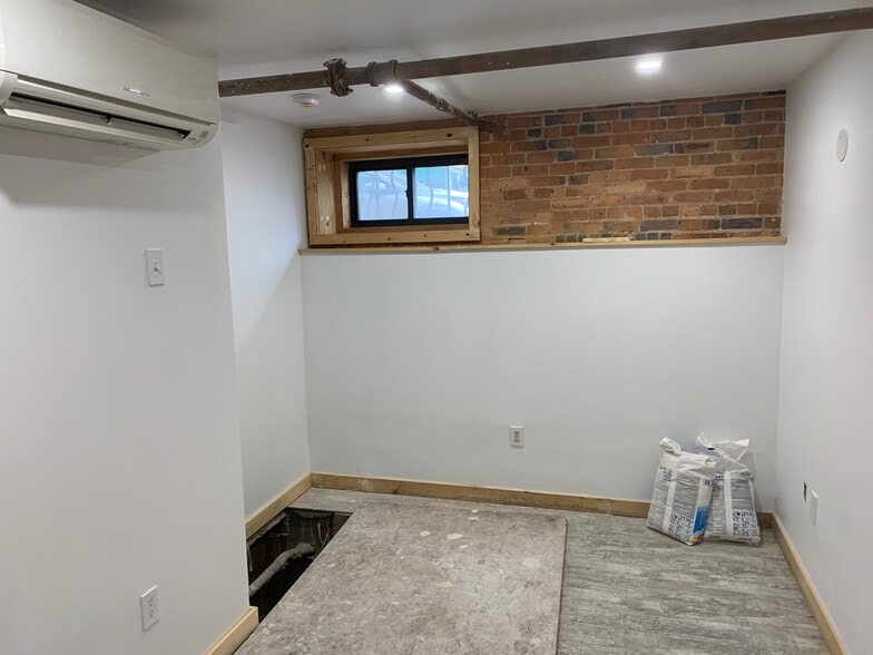 More Photos Of 159 Willoughby Ave, Brooklyn Apartments For Lease