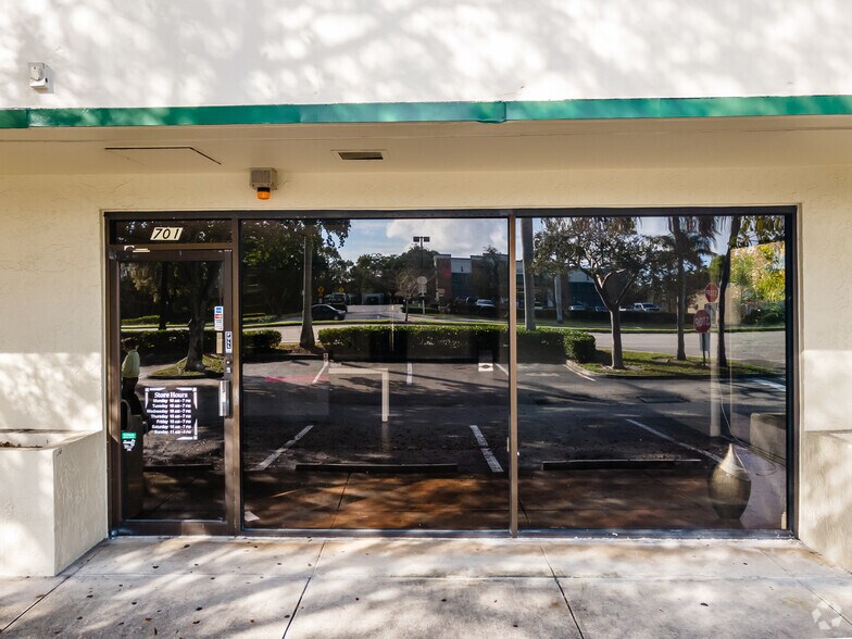 More Photos Of 701 S State Rd 7, Plantation Unknown For Lease