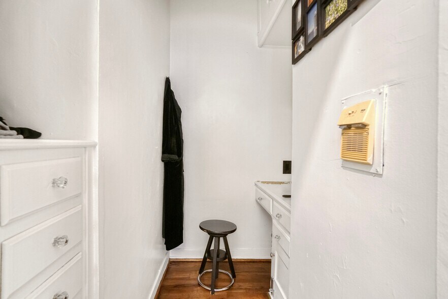 More Photos Of 7063 Lanewood Ave, Los Angeles Apartments For Sale