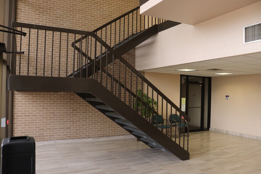 More Photos Of 2045 Space Park Dr, Houston Medical For Lease