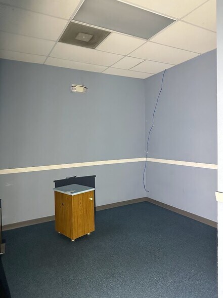 More Photos Of 821 NE 36th Terrace, Ocala Department Store For Lease