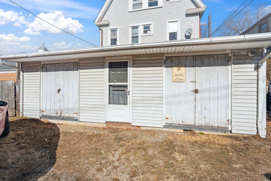 More Photos Of 253 Sea Cliff Ave, Sea Cliff Storefront Retail Residential For Sale