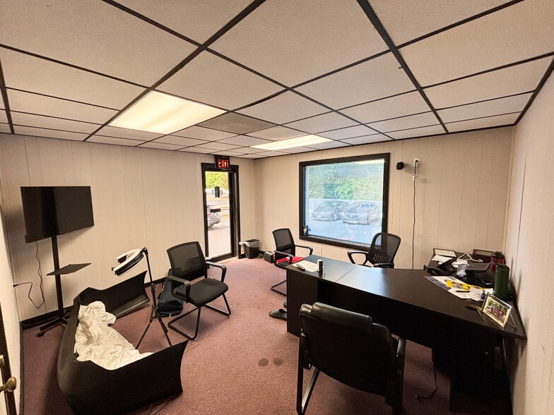 More Photos Of 715 S Glenstone Ave, Springfield Auto Dealership For Lease