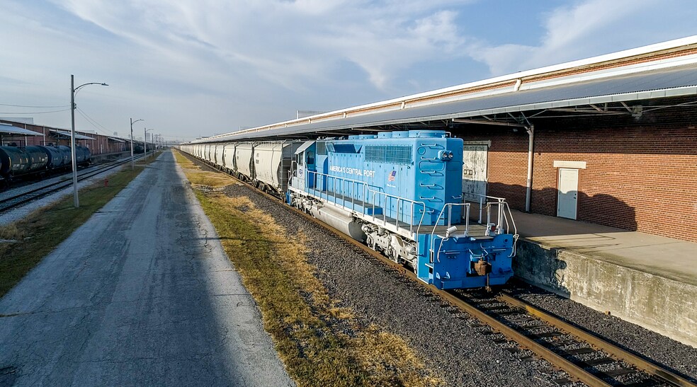 More Photos Of 1300 W 3rd St, Granite City Warehouse For Lease