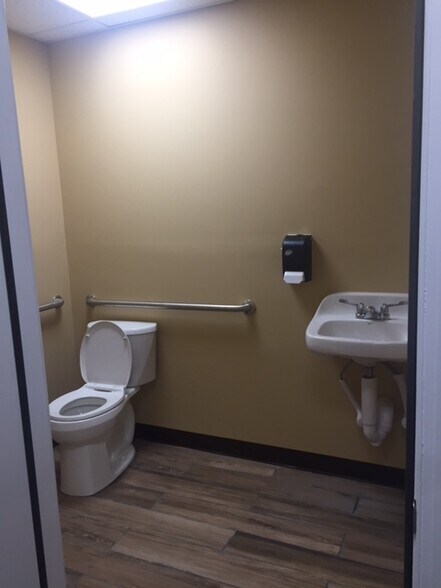 More Photos Of 544 E Stuart Dr, Galax Unknown For Lease