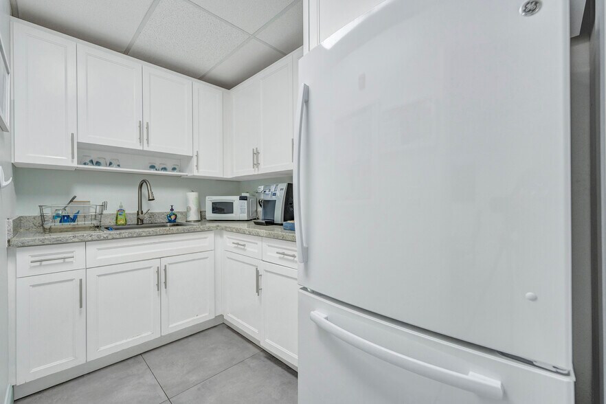 More Photos Of 5465 NW 36th St, Miami Springs Office For Sale