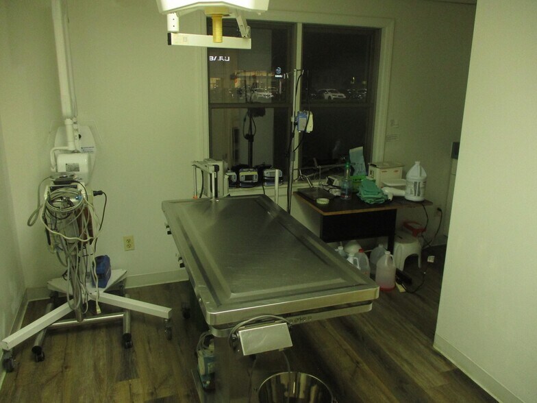 More Photos Of 729 Ridge Rd, Webster Veterinarian Kennel For Sale
