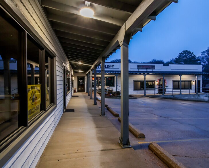 More Photos Of 1525 University Ave, Oxford General Retail For Sale