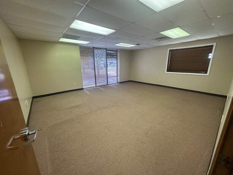 More Photos Of 1505 Brittmoore Rd, Houston Warehouse For Lease