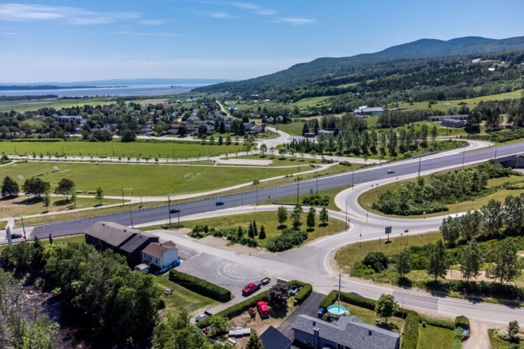 More Photos Of 2 Rue De L'usine, Baie-Saint-Paul General Retail For Sale