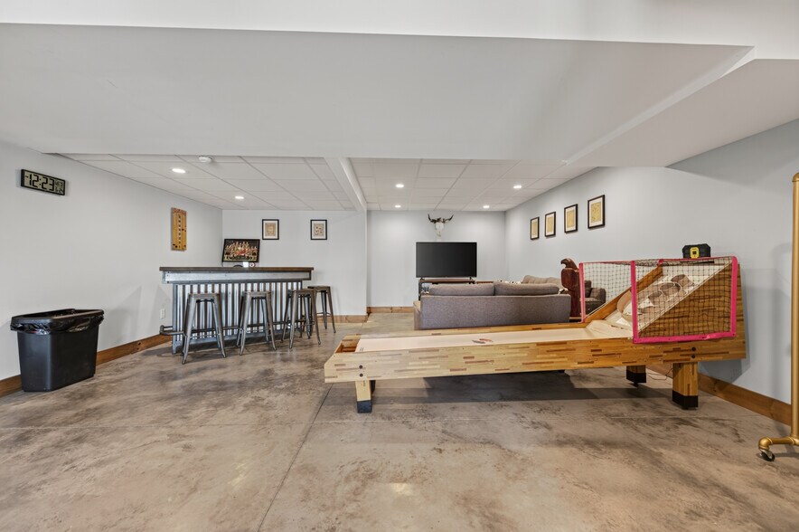 More Photos Of 639 Wagon Wheel Rd, Elk Creek Lodge Meeting Hall For Sale