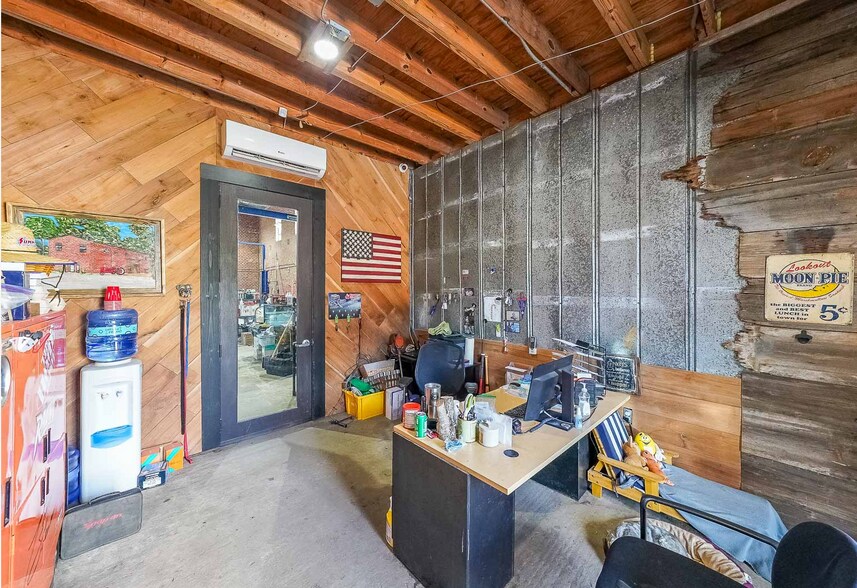 More Photos Of 250 Cleveland St, Locust Grove Industrial For Sale
