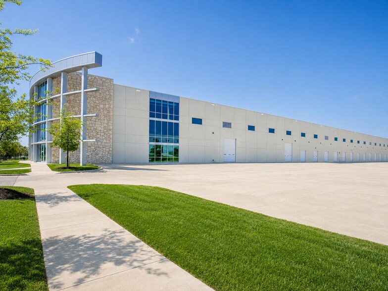 More Photos Of 5000 SW Regional Airport Blvd, Bentonville Warehouse For Lease