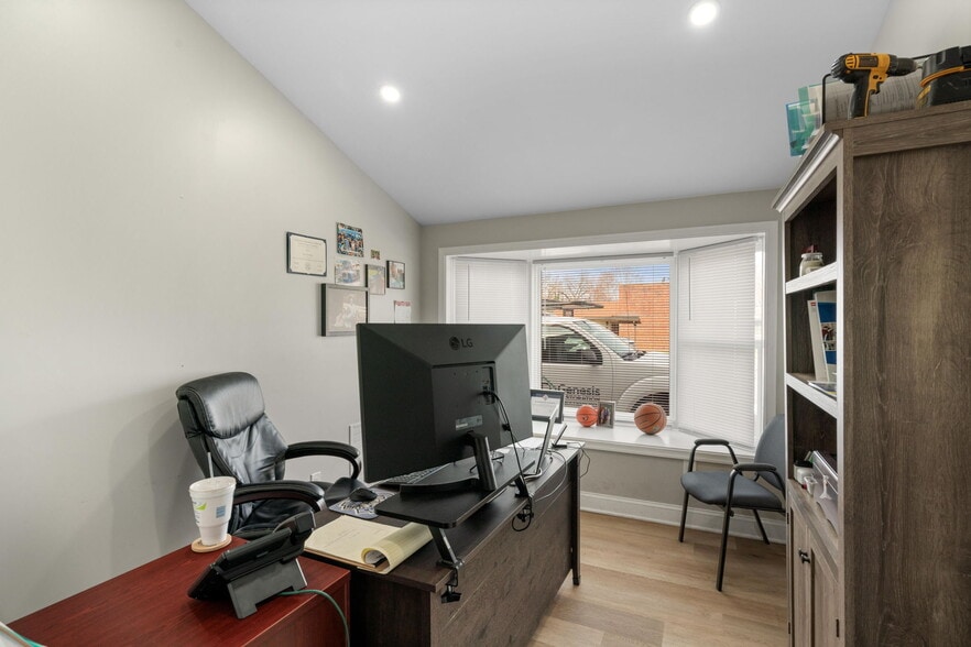 More Photos Of 101 E Marshall St, Remington Storefront Retail Office For Lease